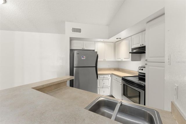 4532 COMMANDER DRIVE 2133, Orlando, FL 32822