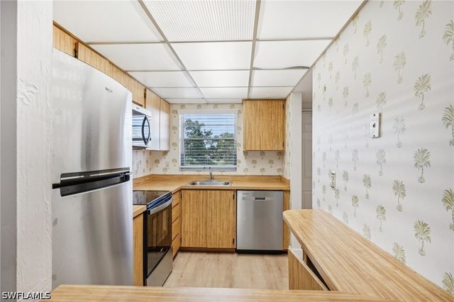 499 Forest Lakes BLVD 305, Naples, FL 34105