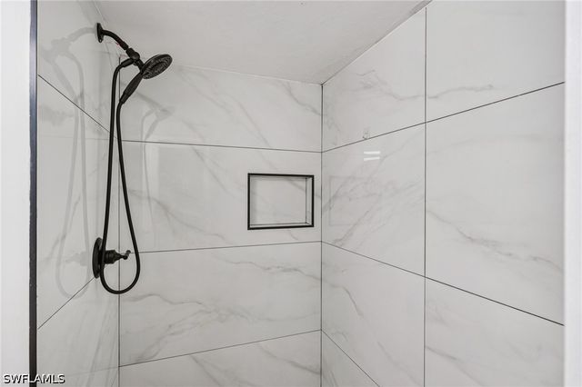 499 Forest Lakes BLVD 305, Naples, FL 34105