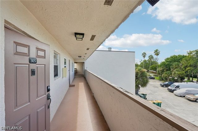 499 Forest Lakes BLVD 305, Naples, FL 34105