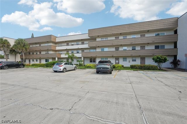 499 Forest Lakes BLVD 305, Naples, FL 34105