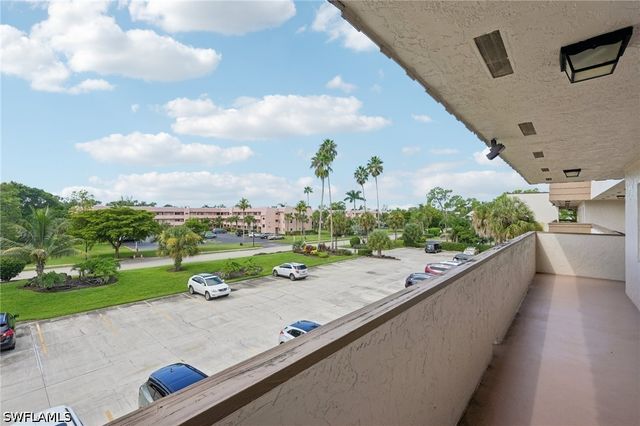 499 Forest Lakes BLVD 305, Naples, FL 34105