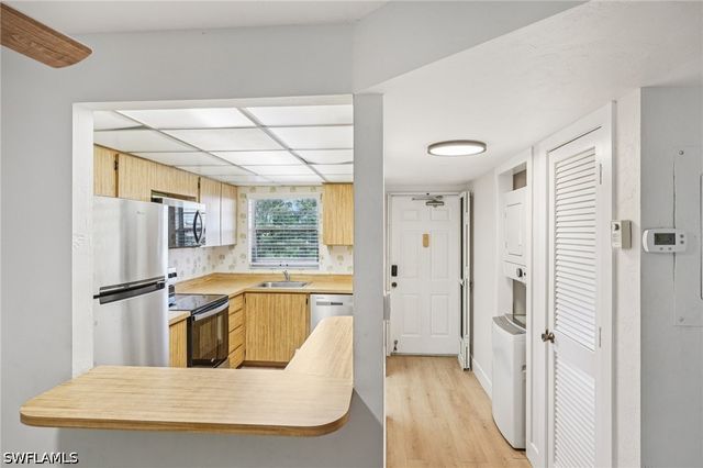 499 Forest Lakes BLVD 305, Naples, FL 34105