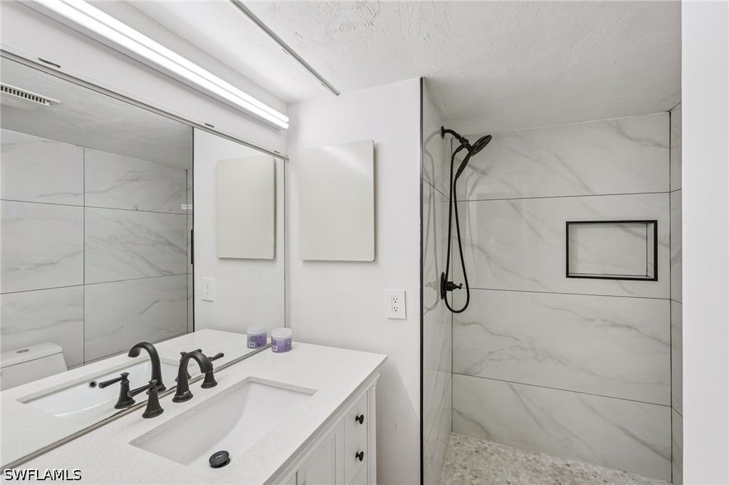 499 Forest Lakes BLVD 305, Naples, FL 34105