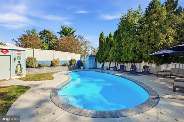 200 N SYLVANIA AVE, Jenkintown, PA 19046