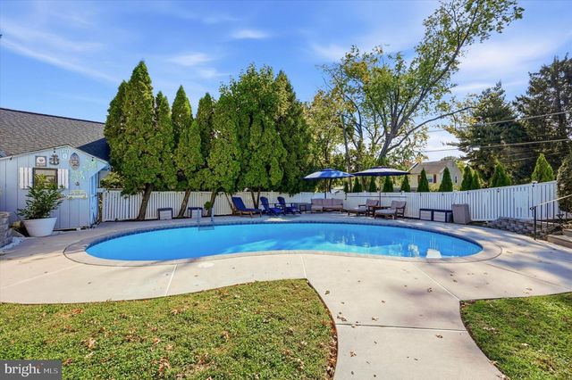 200 N SYLVANIA AVE, Jenkintown, PA 19046