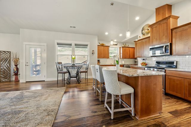 4833 Hathaway Drive, Medford, OR 97504