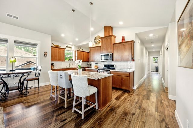 4833 Hathaway Drive, Medford, OR 97504