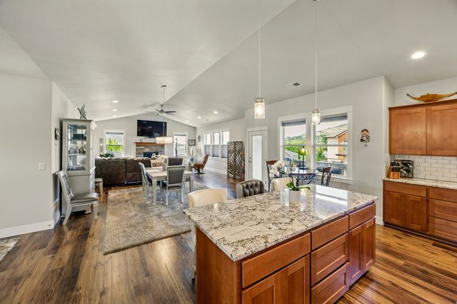 4833 Hathaway Drive, Medford, OR 97504