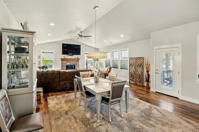 4833 Hathaway Drive, Medford, OR 97504