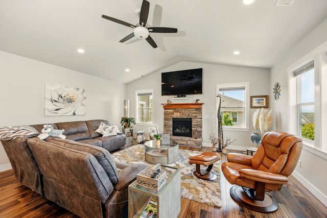 4833 Hathaway Drive, Medford, OR 97504