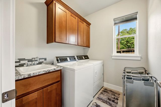 4833 Hathaway Drive, Medford, OR 97504