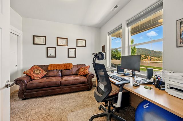 4833 Hathaway Drive, Medford, OR 97504