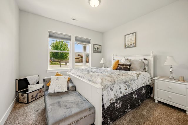 4833 Hathaway Drive, Medford, OR 97504