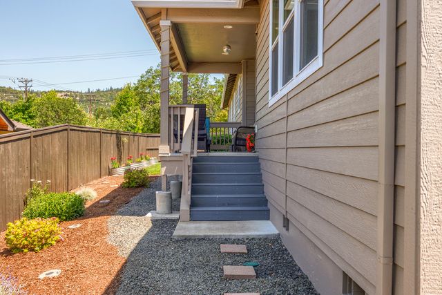 4833 Hathaway Drive, Medford, OR 97504