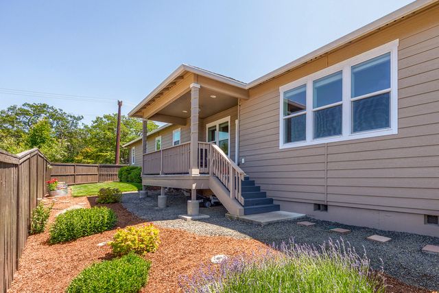 4833 Hathaway Drive, Medford, OR 97504