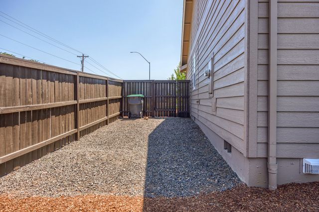 4833 Hathaway Drive, Medford, OR 97504