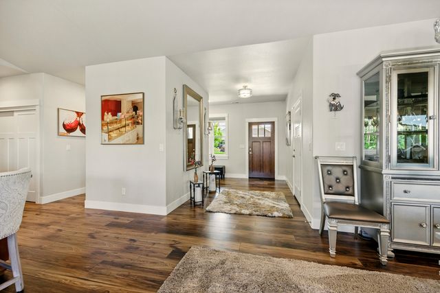 4833 Hathaway Drive, Medford, OR 97504