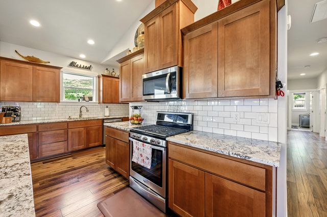 4833 Hathaway Drive, Medford, OR 97504