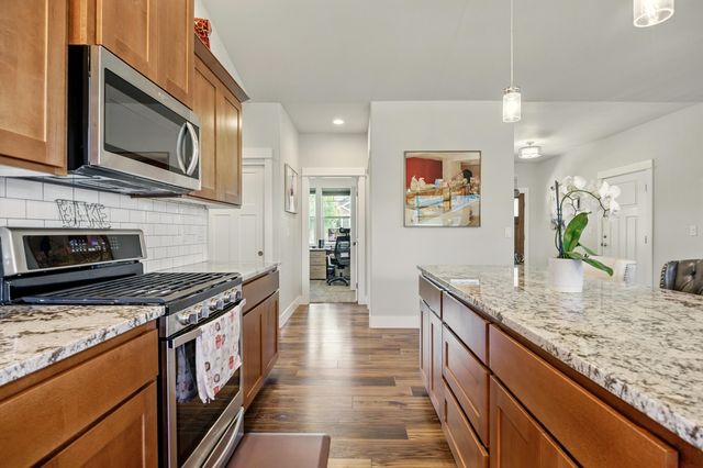 4833 Hathaway Drive, Medford, OR 97504