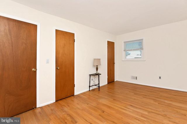 35 CARL SANDBURG DR, Hamilton, NJ 08690