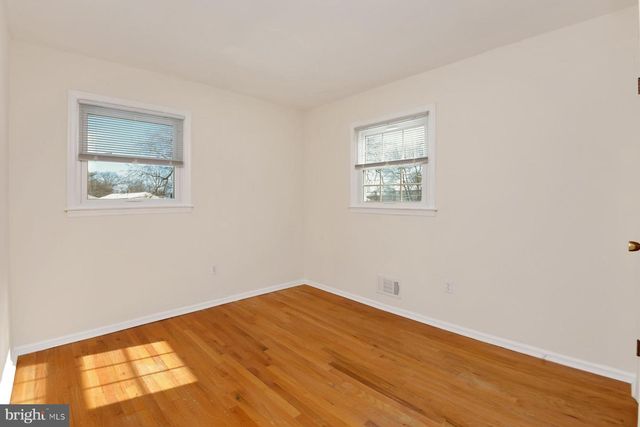 35 CARL SANDBURG DR, Hamilton, NJ 08690