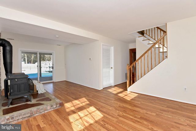 35 CARL SANDBURG DR, Hamilton, NJ 08690