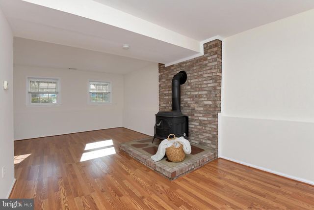 35 CARL SANDBURG DR, Hamilton, NJ 08690