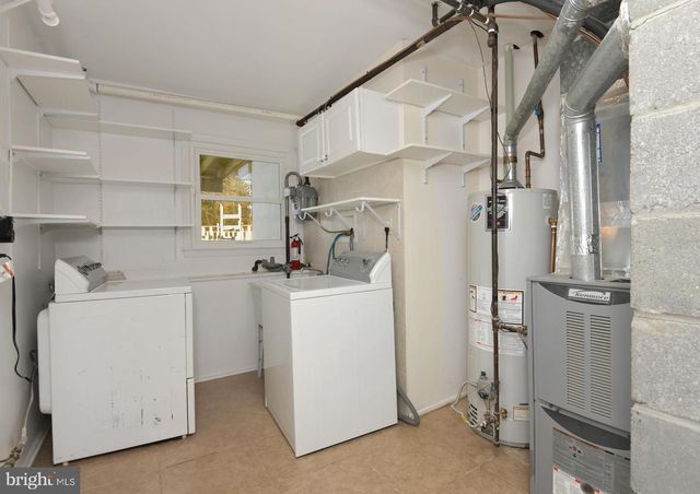 35 CARL SANDBURG DR, Hamilton, NJ 08690