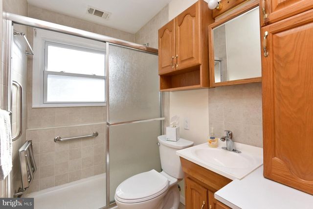 35 CARL SANDBURG DR, Hamilton, NJ 08690