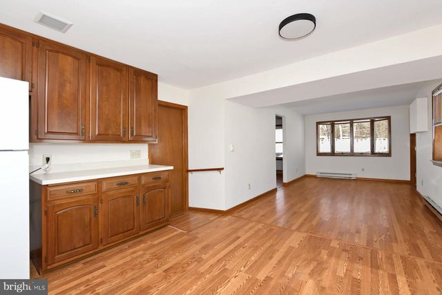 35 CARL SANDBURG DR, Hamilton, NJ 08690