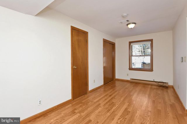 35 CARL SANDBURG DR, Hamilton, NJ 08690