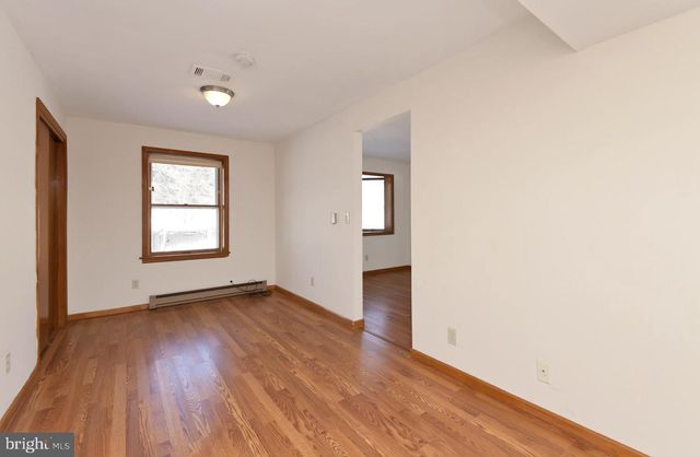 35 CARL SANDBURG DR, Hamilton, NJ 08690