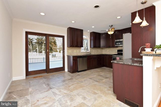 35 CARL SANDBURG DR, Hamilton, NJ 08690