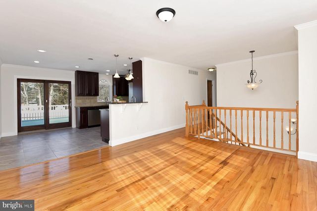 35 CARL SANDBURG DR, Hamilton, NJ 08690