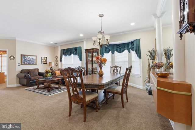 8 CARDINALFLOWER LA, West Windsor, NJ 08550