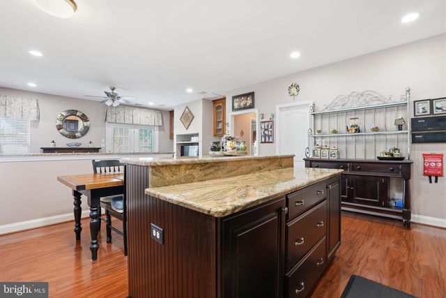 8 CARDINALFLOWER LA, West Windsor, NJ 08550