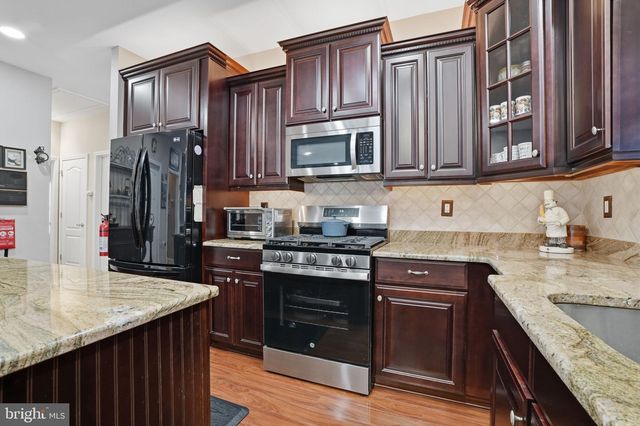 8 CARDINALFLOWER LA, West Windsor, NJ 08550