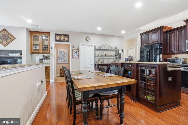 8 CARDINALFLOWER LA, West Windsor, NJ 08550