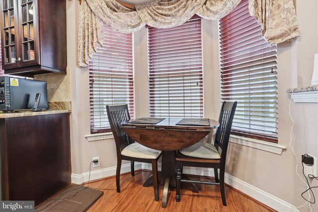 8 CARDINALFLOWER LA, West Windsor, NJ 08550