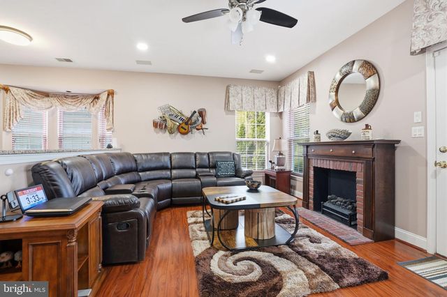 8 CARDINALFLOWER LA, West Windsor, NJ 08550