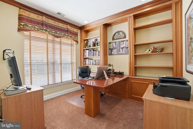 8 CARDINALFLOWER LA, West Windsor, NJ 08550