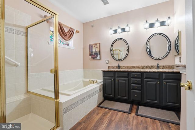 8 CARDINALFLOWER LA, West Windsor, NJ 08550