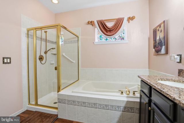 8 CARDINALFLOWER LA, West Windsor, NJ 08550