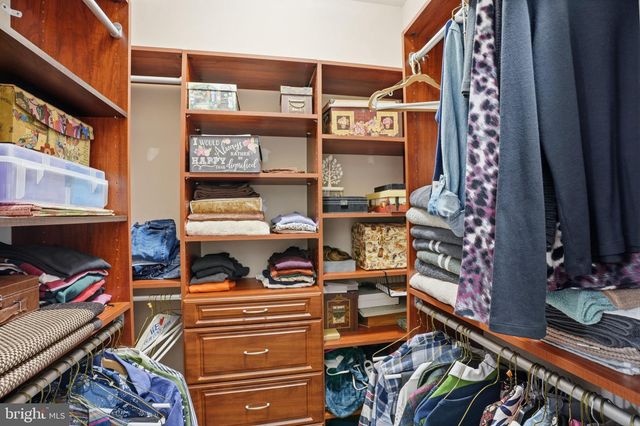 8 CARDINALFLOWER LA, West Windsor, NJ 08550