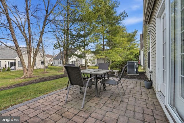 8 CARDINALFLOWER LA, West Windsor, NJ 08550