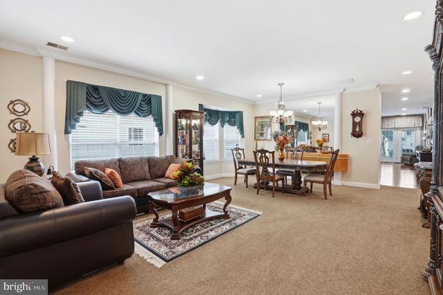 8 CARDINALFLOWER LA, West Windsor, NJ 08550