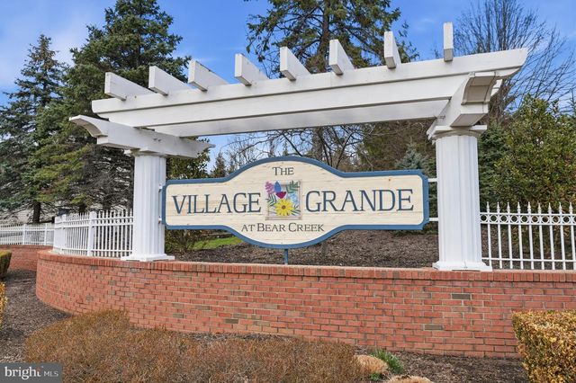 8 CARDINALFLOWER LA, West Windsor, NJ 08550