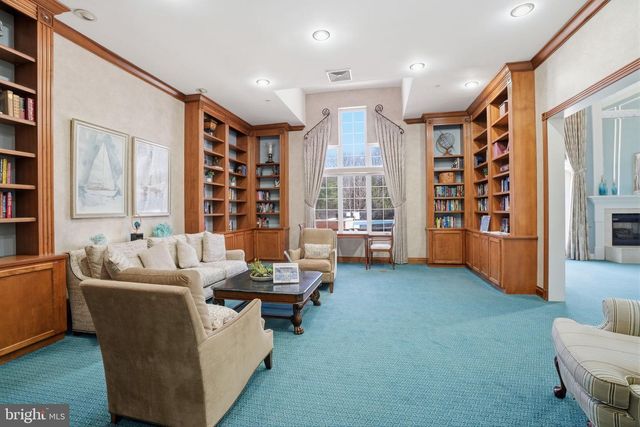 8 CARDINALFLOWER LA, West Windsor, NJ 08550