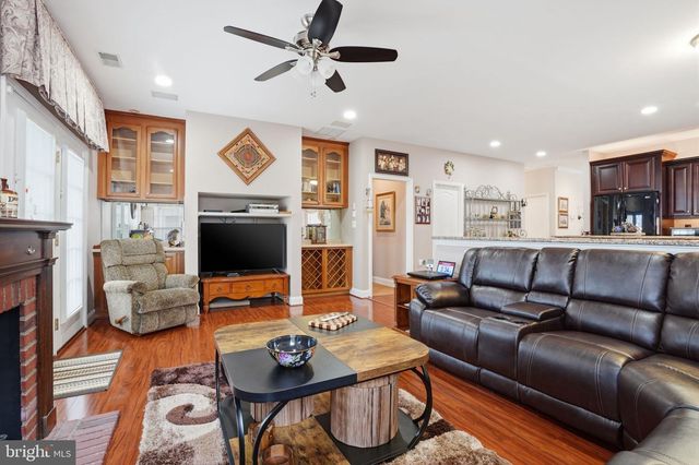 8 CARDINALFLOWER LA, West Windsor, NJ 08550